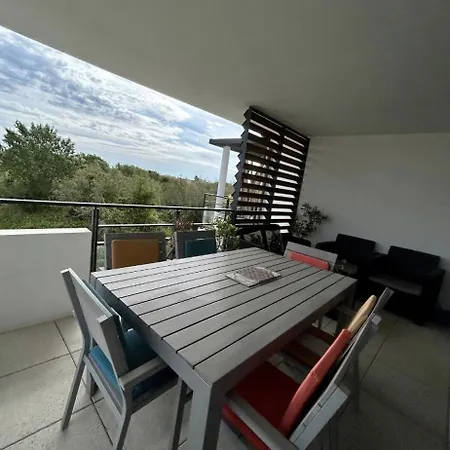 Evasif Avec Grande Terrasse Et Parkings Prives * Le Grau-du-Roi